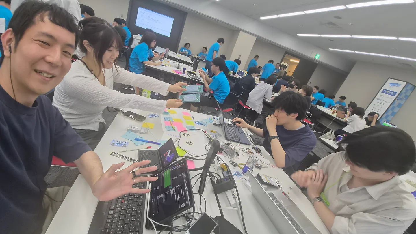チームで開発を進める様子